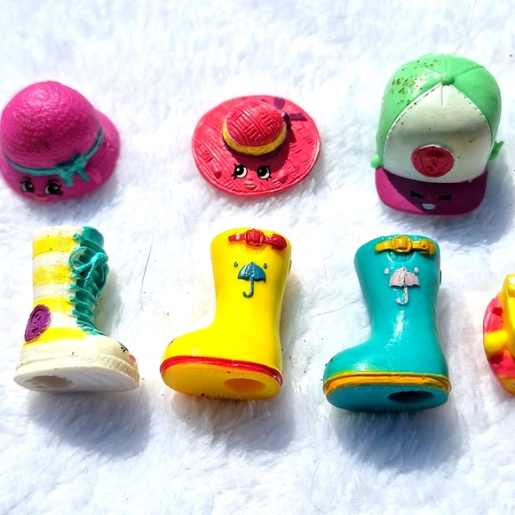 Shopkins Set of 8 hats, boots, and purses Season 2 - Picture 6 of 9